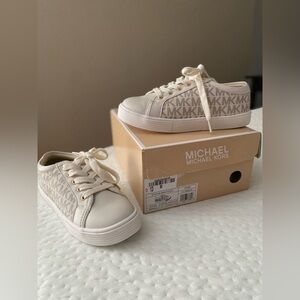 NWT | Michael Kors | Girls size 13 | White/Silver